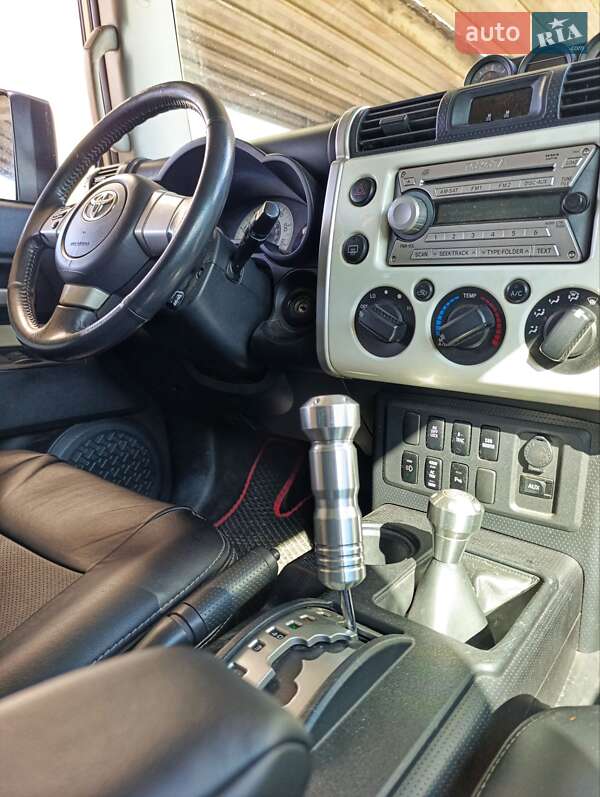 Внедорожник / Кроссовер Toyota FJ Cruiser 2008 в Киеве фото 10 Внедорожник / Кроссовер Toyota FJ Cruiser 2008 в Киеве