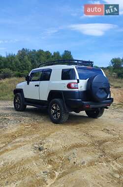 Позашляховик / Кросовер Toyota FJ Cruiser 2014 в Тячеві