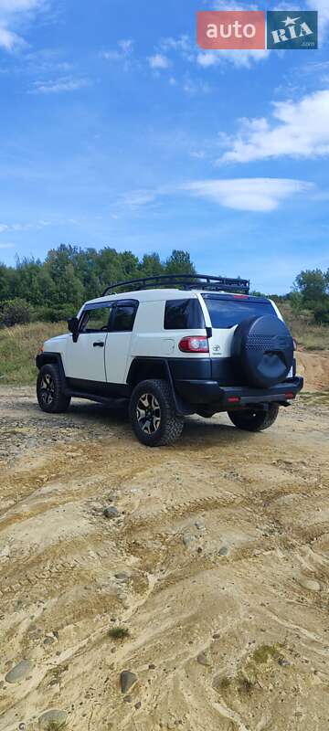 Toyota FJ Cruiser 2014