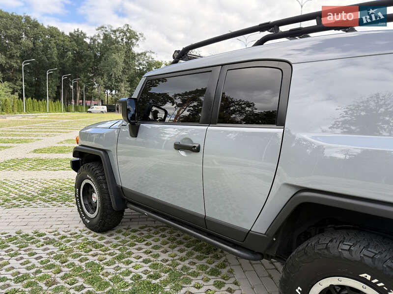 Позашляховик / Кросовер Toyota FJ Cruiser 2012 в Києві фото 3 Позашляховик / Кросовер Toyota FJ Cruiser 2012 в Києві