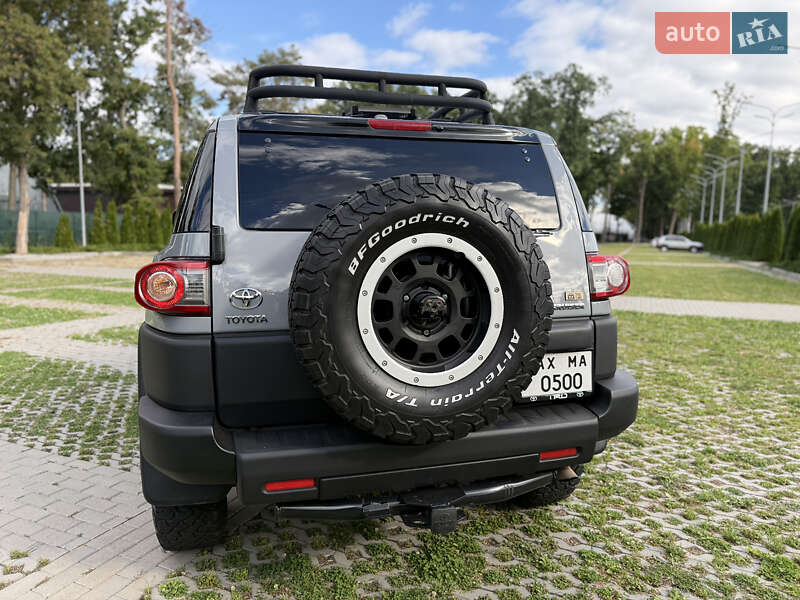 Позашляховик / Кросовер Toyota FJ Cruiser 2012 в Києві фото 23 Позашляховик / Кросовер Toyota FJ Cruiser 2012 в Києві