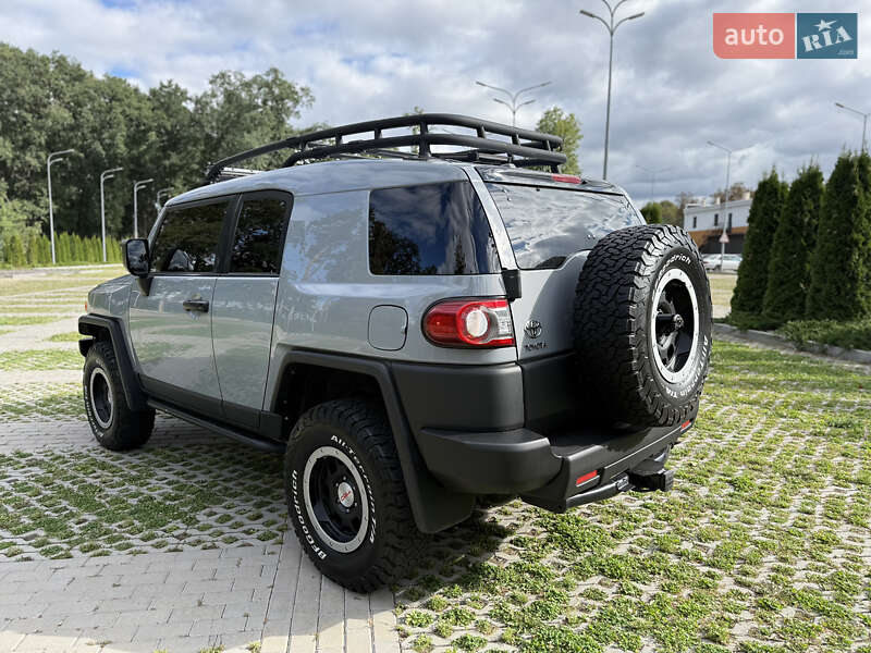 Позашляховик / Кросовер Toyota FJ Cruiser 2012 в Києві фото 29 Позашляховик / Кросовер Toyota FJ Cruiser 2012 в Києві