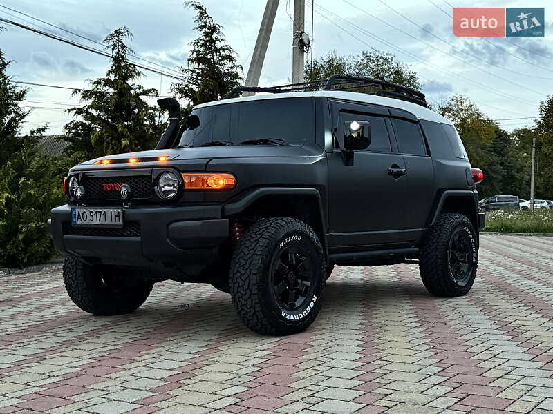 Внедорожник / Кроссовер Toyota FJ Cruiser 2006 в Ужгороде