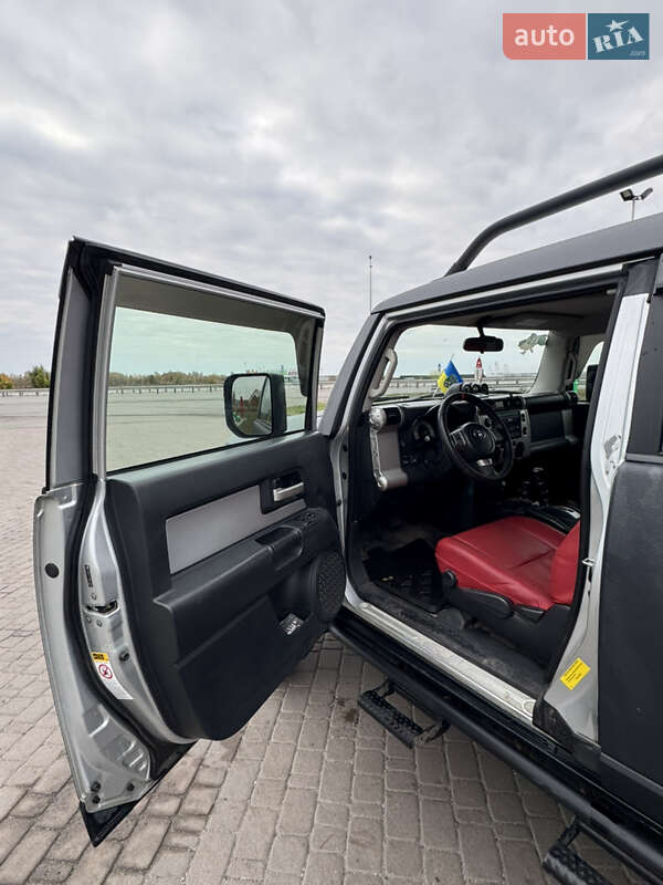 Внедорожник / Кроссовер Toyota FJ Cruiser 2008 в Полтаве фото 6 Внедорожник / Кроссовер Toyota FJ Cruiser 2008 в Полтаве