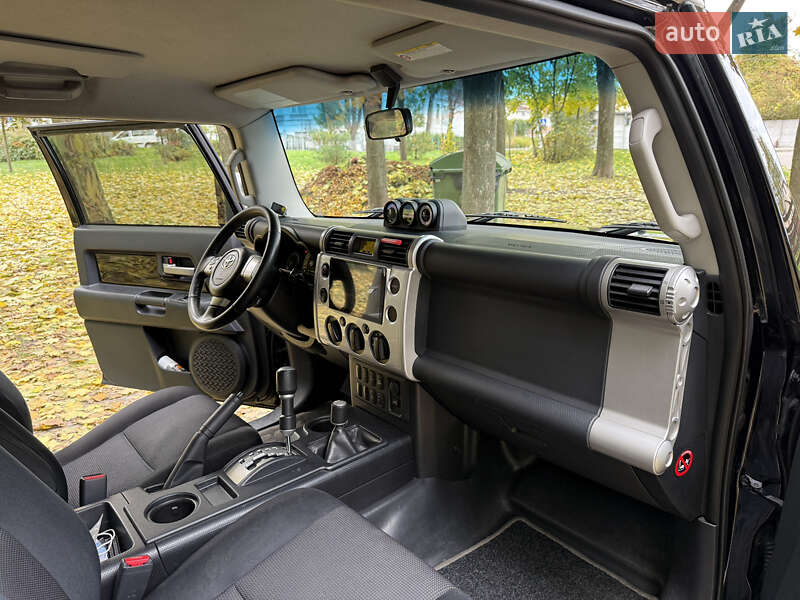 Внедорожник / Кроссовер Toyota FJ Cruiser 2008 в Киеве фото 21 Внедорожник / Кроссовер Toyota FJ Cruiser 2008 в Киеве