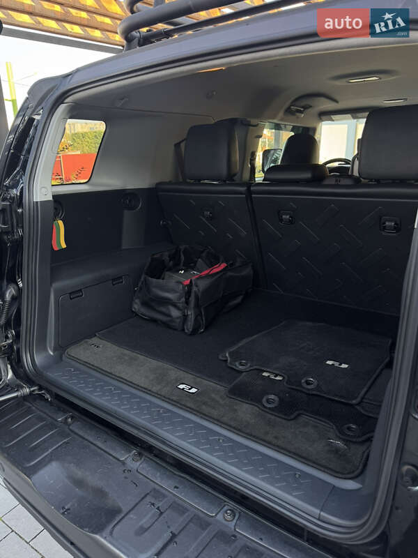 Позашляховик / Кросовер Toyota FJ Cruiser 2011 в Хмельницькому