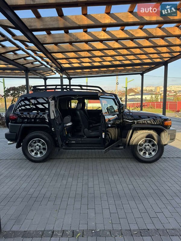 Позашляховик / Кросовер Toyota FJ Cruiser 2011 в Хмельницькому
