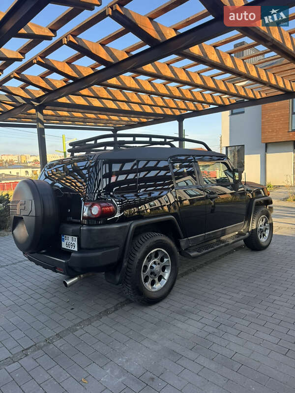 Позашляховик / Кросовер Toyota FJ Cruiser 2011 в Хмельницькому