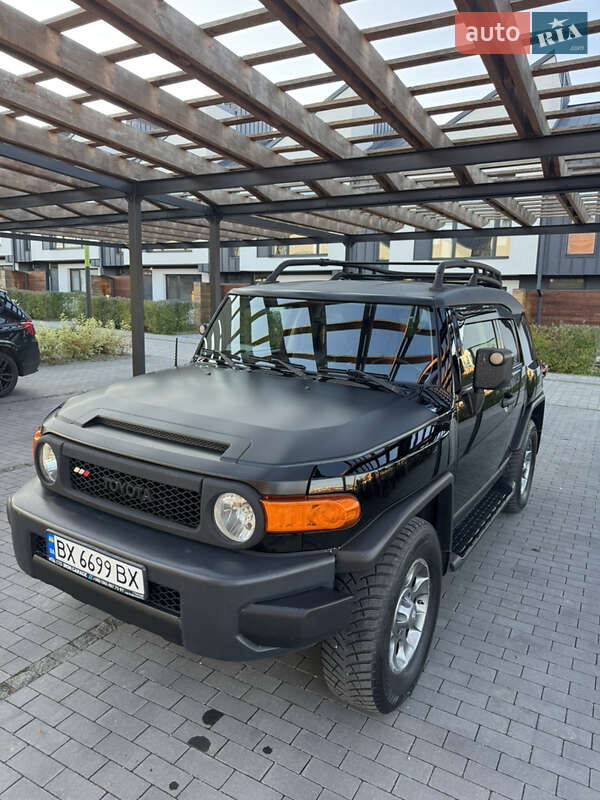 Позашляховик / Кросовер Toyota FJ Cruiser 2011 в Хмельницькому