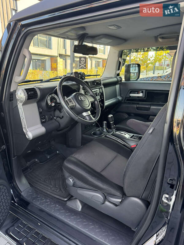 Позашляховик / Кросовер Toyota FJ Cruiser 2011 в Хмельницькому