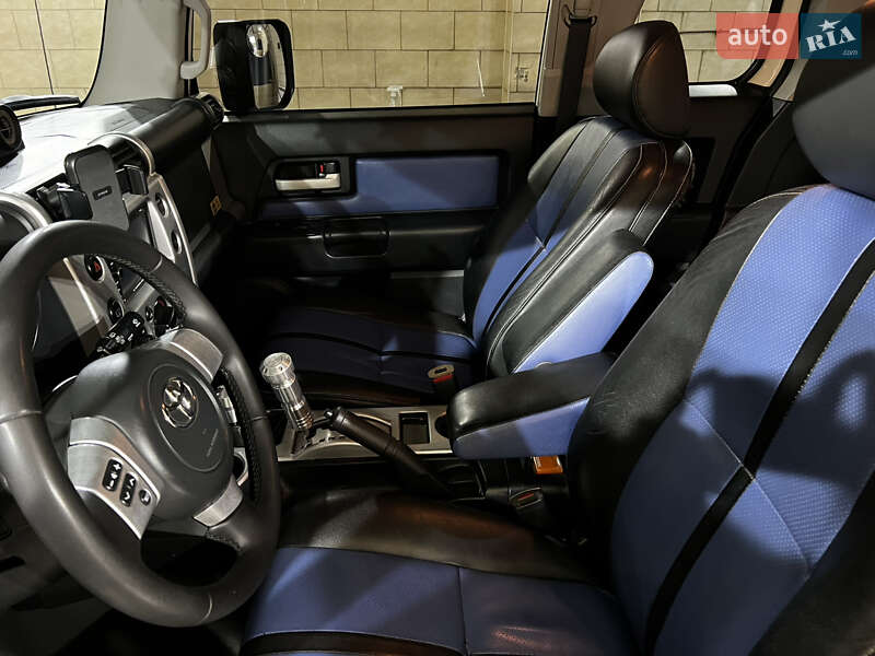 Внедорожник / Кроссовер Toyota FJ Cruiser 2008 в Краматорске фото 9 Внедорожник / Кроссовер Toyota FJ Cruiser 2008 в Краматорске