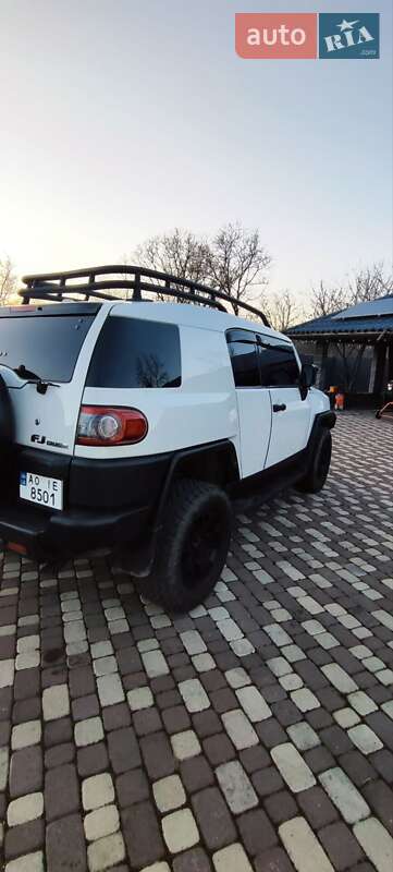 Внедорожник / Кроссовер Toyota FJ Cruiser 2014 в Тячеве