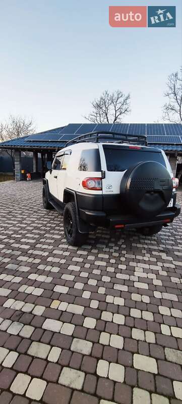 Внедорожник / Кроссовер Toyota FJ Cruiser 2014 в Тячеве