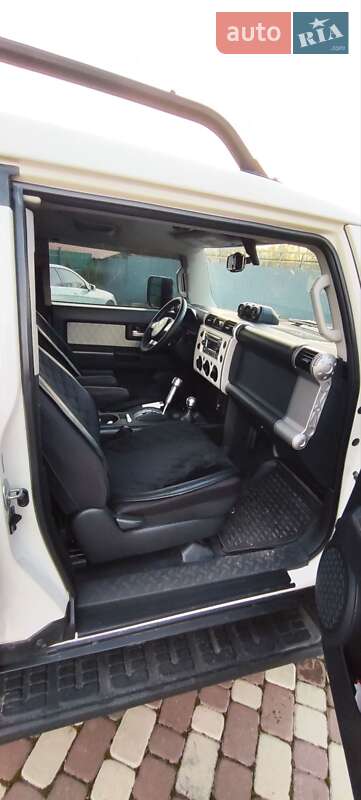 Внедорожник / Кроссовер Toyota FJ Cruiser 2014 в Тячеве