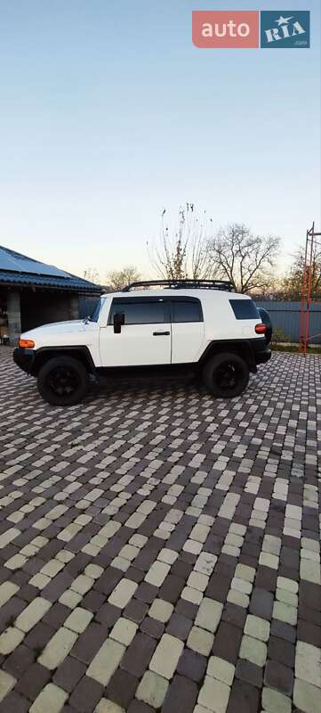 Внедорожник / Кроссовер Toyota FJ Cruiser 2014 в Тячеве