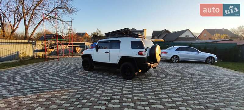 Внедорожник / Кроссовер Toyota FJ Cruiser 2014 в Тячеве