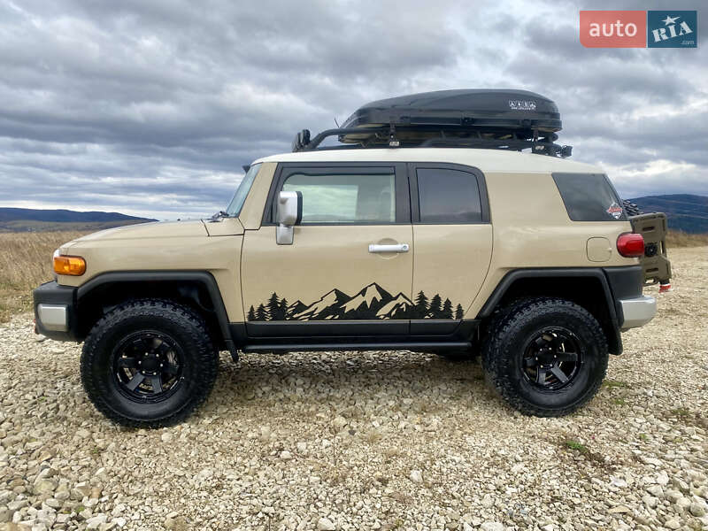 Позашляховик / Кросовер Toyota FJ Cruiser 2012 в Івано-Франківську