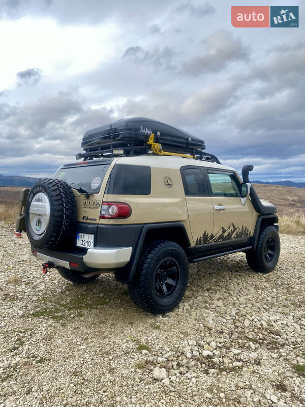 Позашляховик / Кросовер Toyota FJ Cruiser 2012 в Івано-Франківську