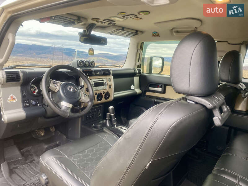 Позашляховик / Кросовер Toyota FJ Cruiser 2012 в Івано-Франківську
