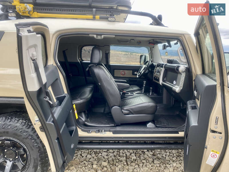 Позашляховик / Кросовер Toyota FJ Cruiser 2012 в Івано-Франківську