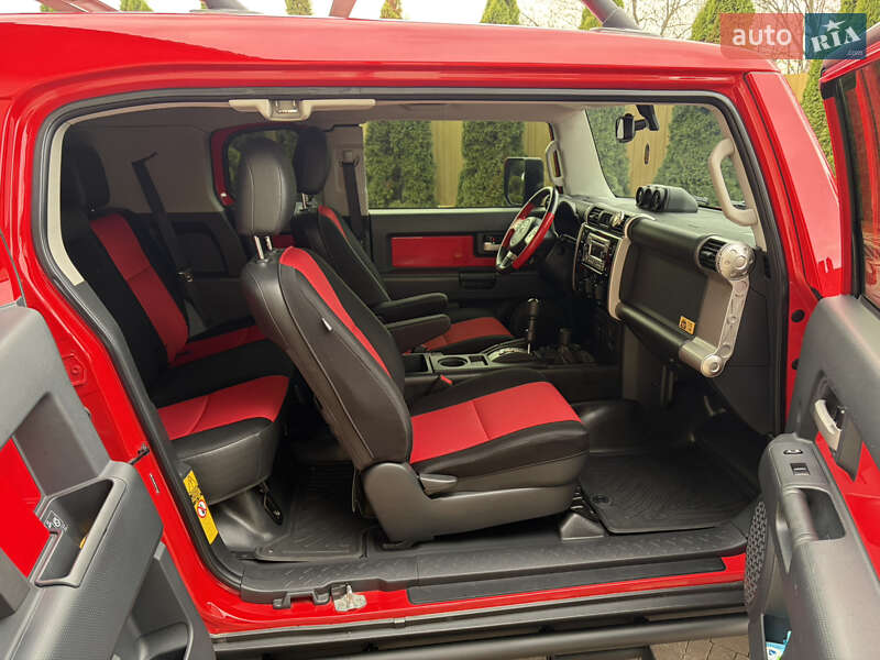 Позашляховик / Кросовер Toyota FJ Cruiser 2012 в Мукачевому фото 32 Позашляховик / Кросовер Toyota FJ Cruiser 2012 в Мукачевому