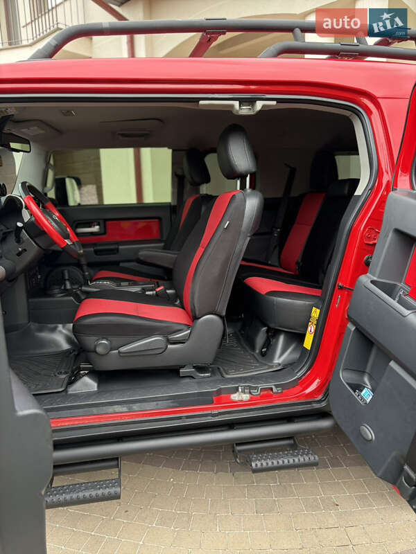 Позашляховик / Кросовер Toyota FJ Cruiser 2012 в Мукачевому фото 42 Позашляховик / Кросовер Toyota FJ Cruiser 2012 в Мукачевому