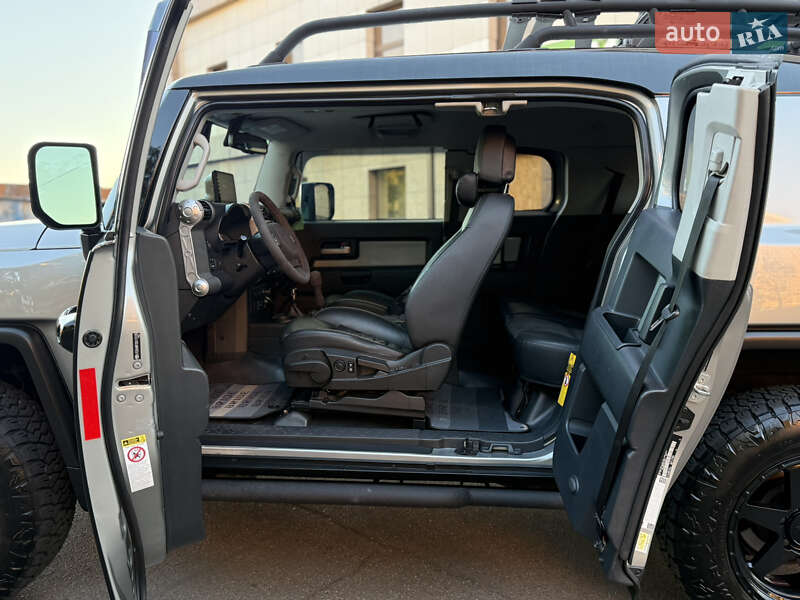 Внедорожник / Кроссовер Toyota FJ Cruiser 2012 в Одессе фото 17 Внедорожник / Кроссовер Toyota FJ Cruiser 2012 в Одессе