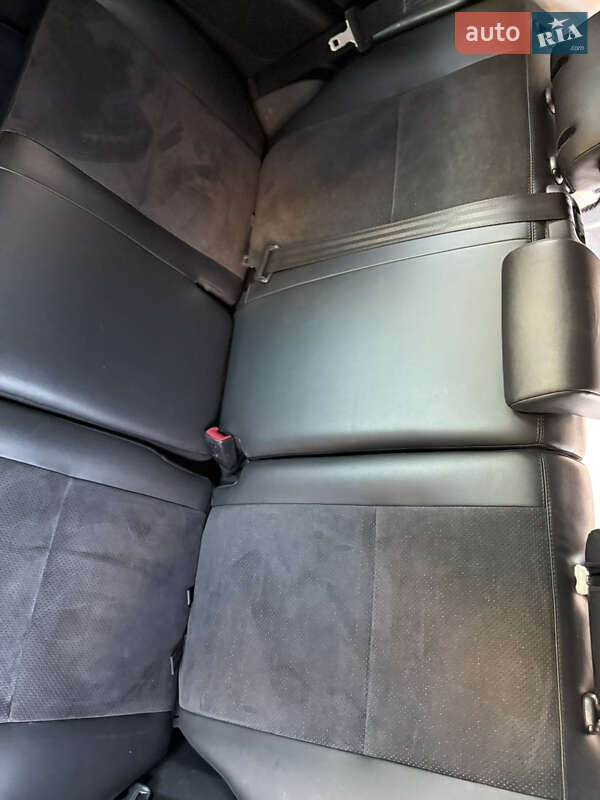 Внедорожник / Кроссовер Toyota FJ Cruiser 2012 в Одессе фото 22 Внедорожник / Кроссовер Toyota FJ Cruiser 2012 в Одессе