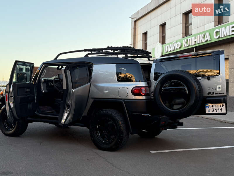 Внедорожник / Кроссовер Toyota FJ Cruiser 2012 в Одессе фото 26 Внедорожник / Кроссовер Toyota FJ Cruiser 2012 в Одессе