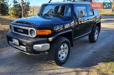 Внедорожник / Кроссовер Toyota FJ Cruiser 2010 в Тростянце