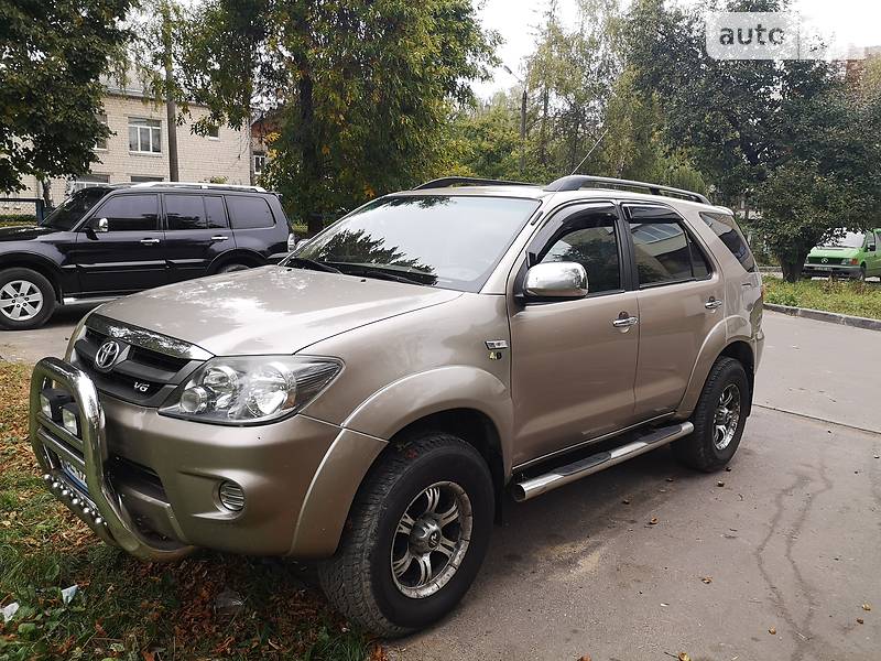 Внедорожник / Кроссовер Toyota Fortuner 2006 в Черновцах