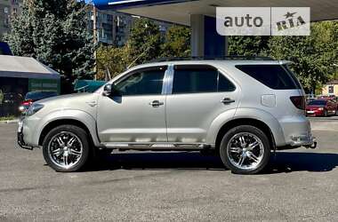 Позашляховик / Кросовер Toyota Fortuner 2007 в 