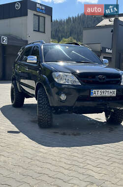 Внедорожник / Кроссовер Toyota Fortuner 2006 в Яремче