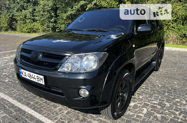 Позашляховик / Кросовер Toyota Fortuner 2005 в Києві