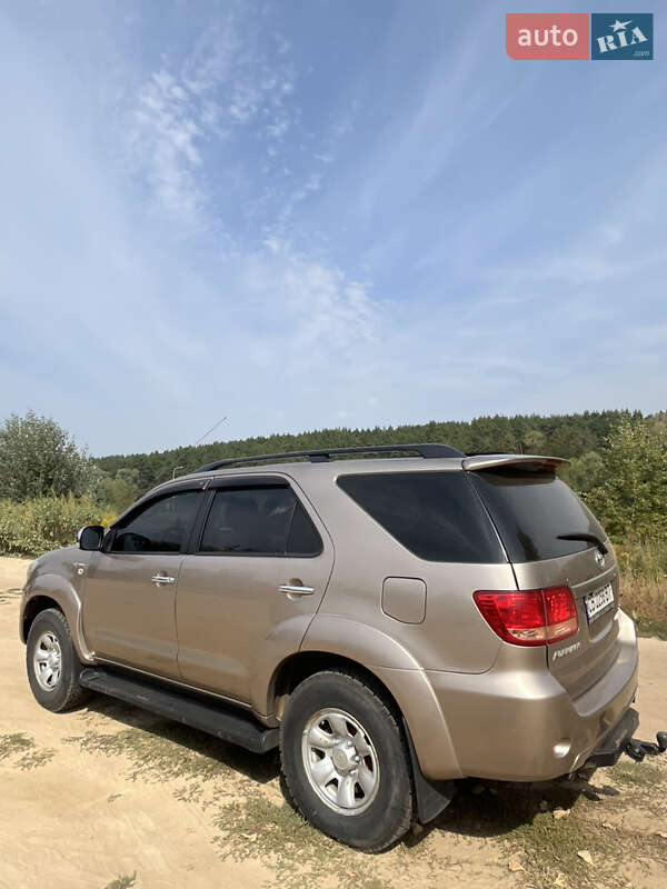 Внедорожник / Кроссовер Toyota Fortuner 2006 в Чернигове