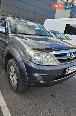 Внедорожник / Кроссовер Toyota Fortuner 2006 в 