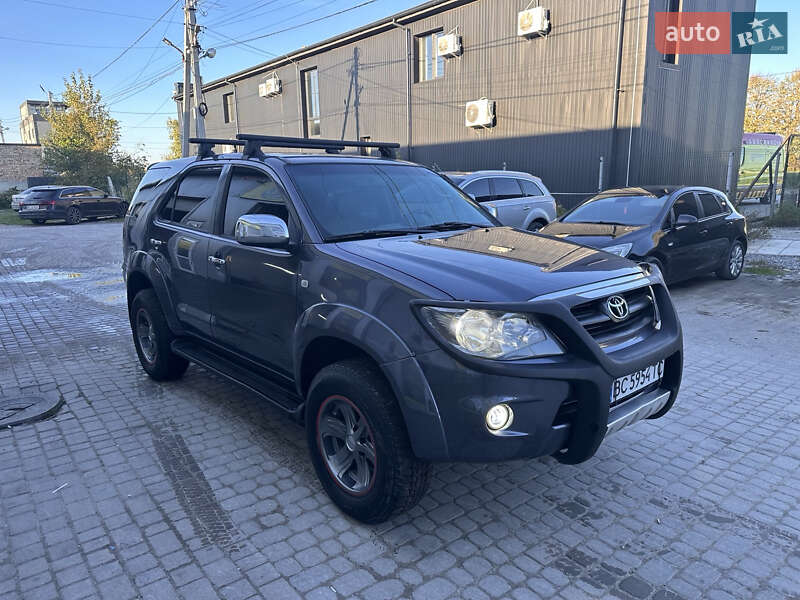 Внедорожник / Кроссовер Toyota Fortuner 2006 в Львове