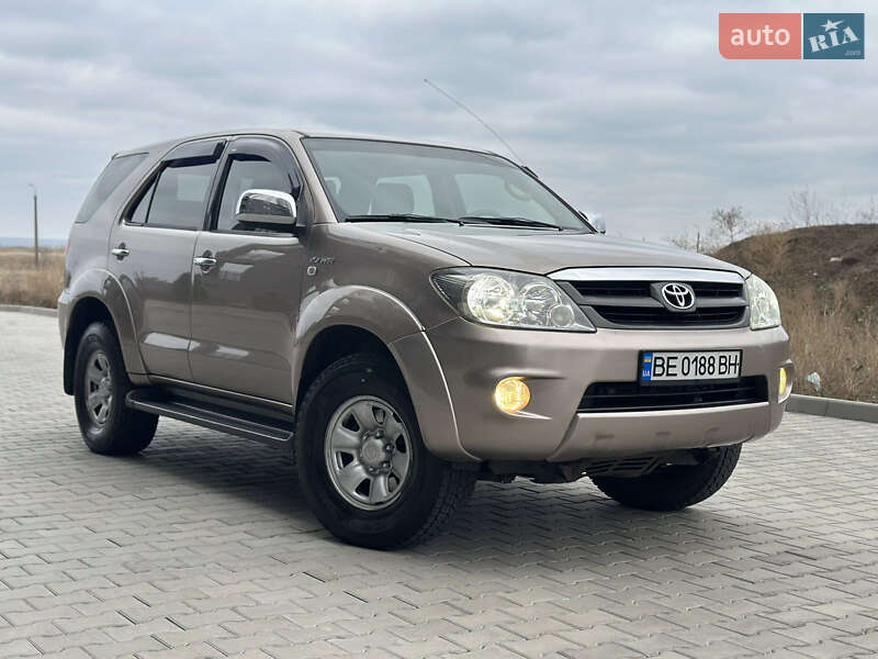 Внедорожник / Кроссовер Toyota Fortuner 2005 в Одессе