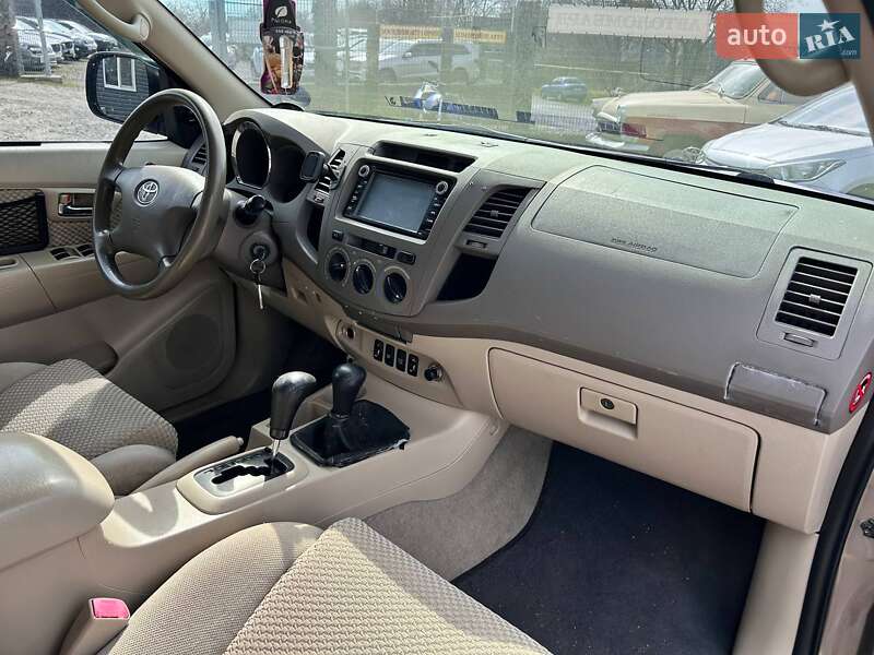 Позашляховик / Кросовер Toyota Fortuner 2006 в Одесі