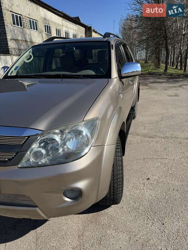 Внедорожник / Кроссовер Toyota Fortuner 2008 в Коропе