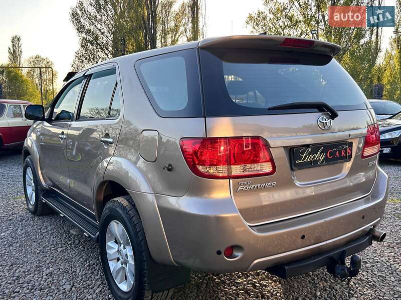 Позашляховик / Кросовер Toyota Fortuner 2006 в Одесі