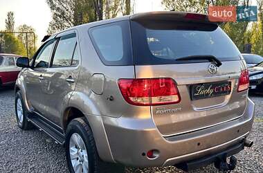 Внедорожник / Кроссовер Toyota Fortuner 2006 в 