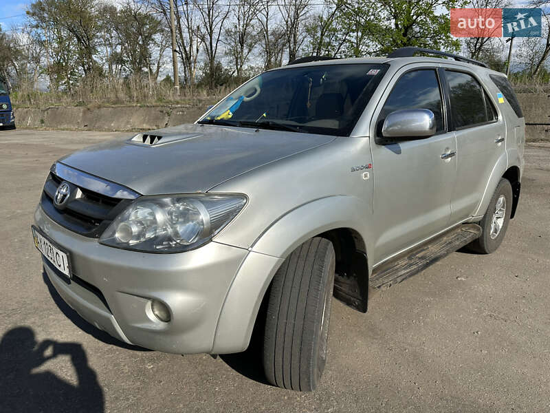 Внедорожник / Кроссовер Toyota Fortuner 2007 в 