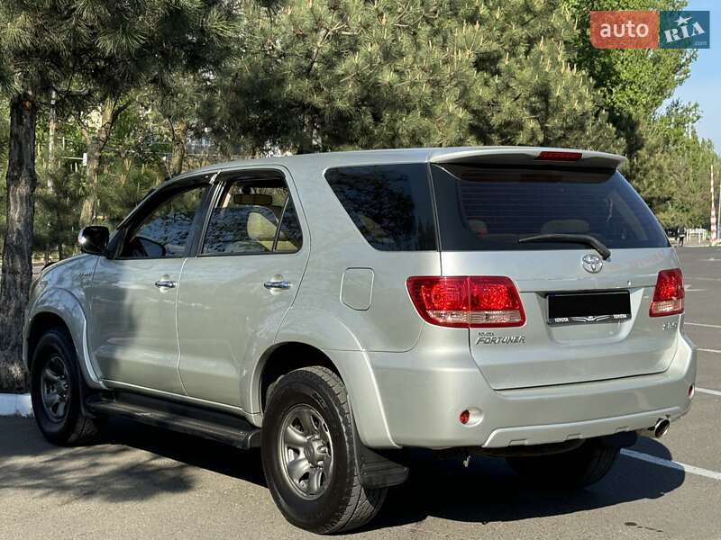Позашляховик / Кросовер Toyota Fortuner 2007 в Одесі