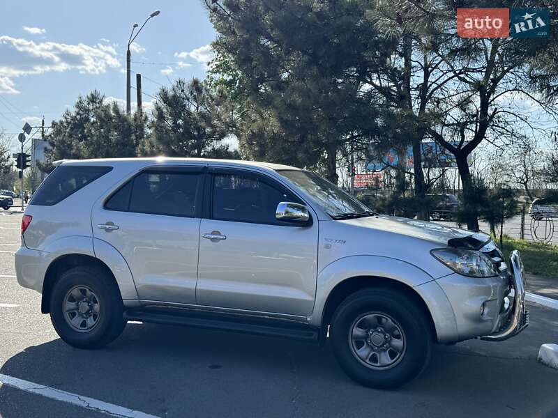 Позашляховик / Кросовер Toyota Fortuner 2007 в Одесі