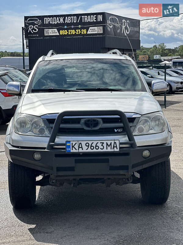 Позашляховик / Кросовер Toyota Fortuner 2007 в Києві