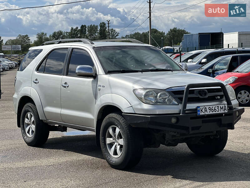 Позашляховик / Кросовер Toyota Fortuner 2007 в Києві