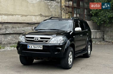 Внедорожник / Кроссовер Toyota Fortuner 2005 в Киеве