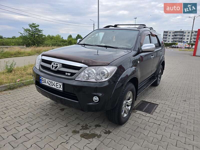 Позашляховик / Кросовер Toyota Fortuner 2006 в Києві