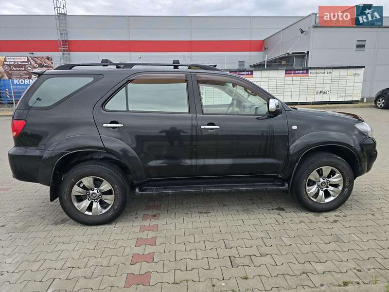 Позашляховик / Кросовер Toyota Fortuner 2006 в Києві
